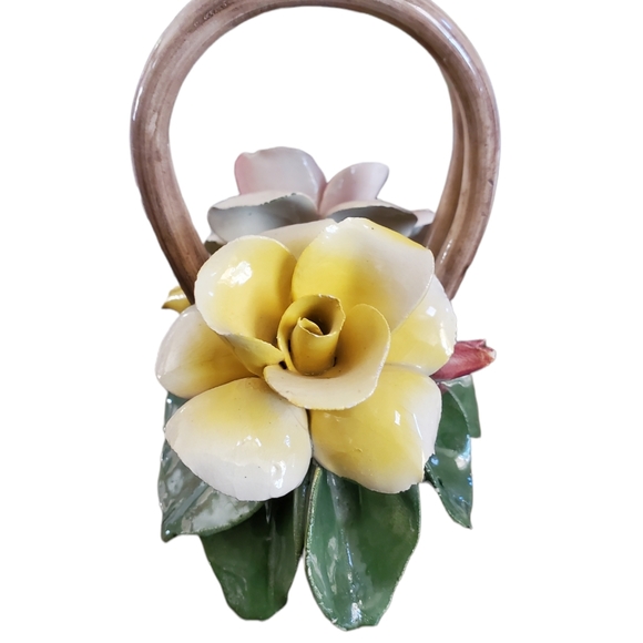 Vintage Capodimonte Flower Basket With 2 Roses And 2 Buds And Handle - Picture 4 of 11